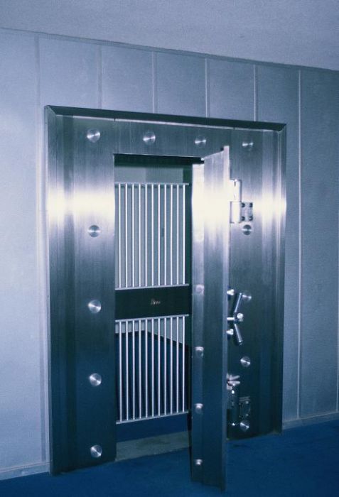 PUERTAS PARA BOVEDAS